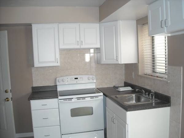 100 Furness Pl - Photo 6 of 8
