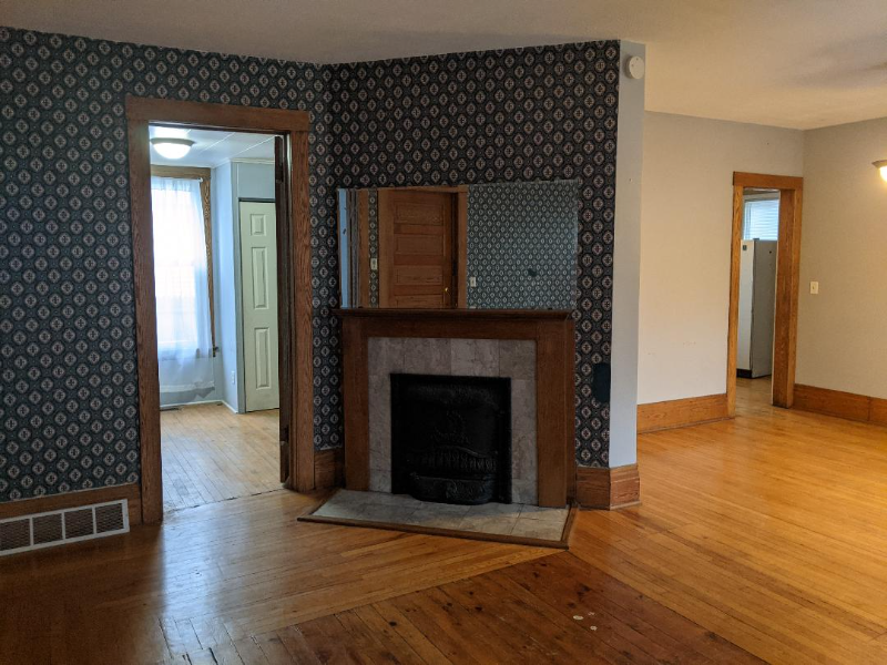 1021 Ames St #1 - Photo 4 of 9