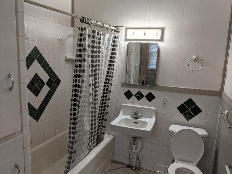 1021 Ames St #1 - Photo 7 of 9