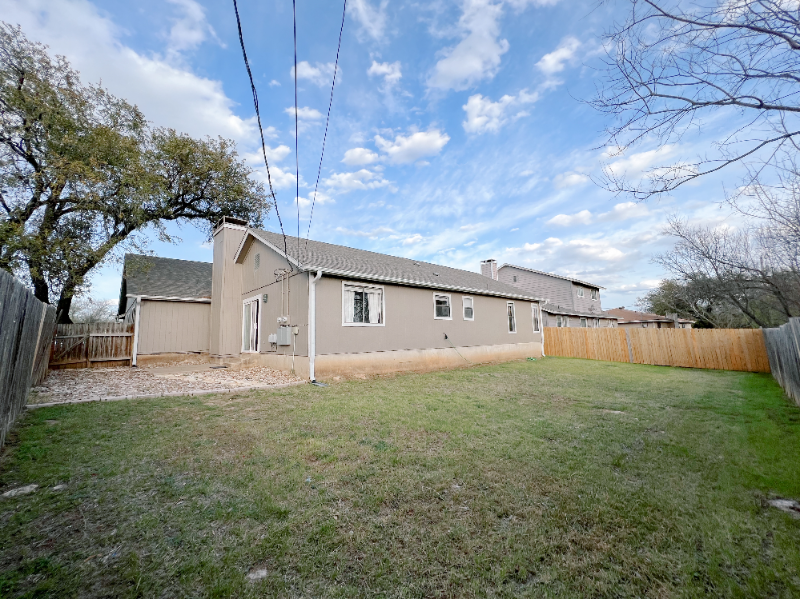 1602 Dale Cv #A - Photo 3 of 20