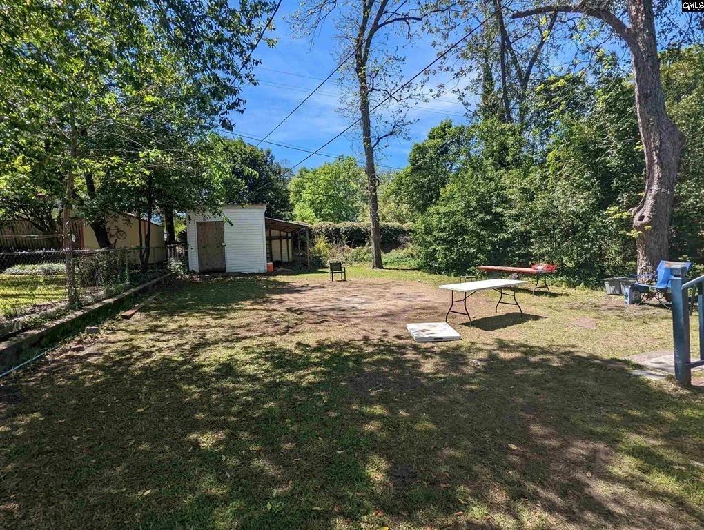 2115 Wallace St - Photo 3 of 24