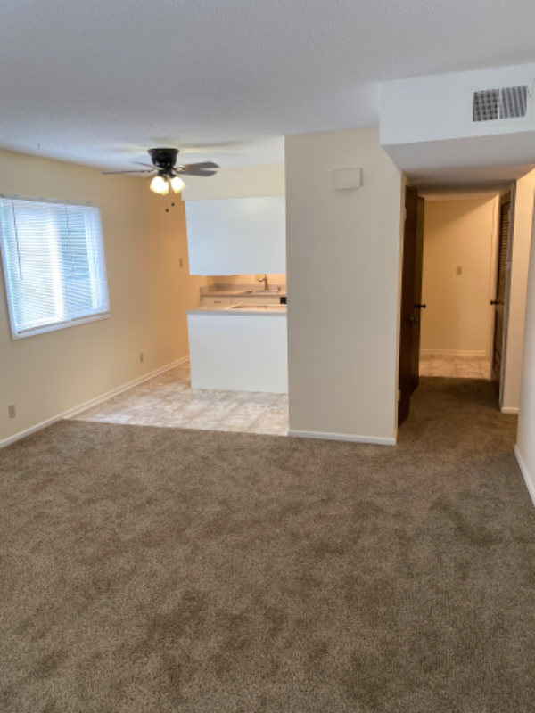 2005 Nw Hickory Ln #5 - Photo 3 of 11