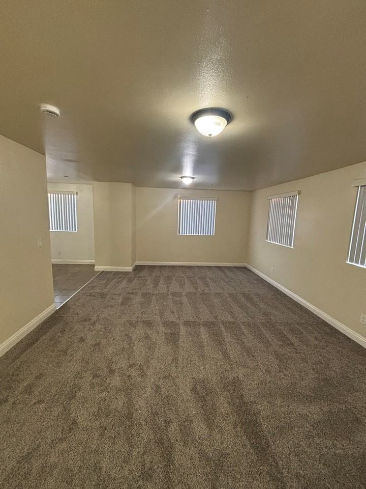 160 West 52nd Street - Photo 3 of 21