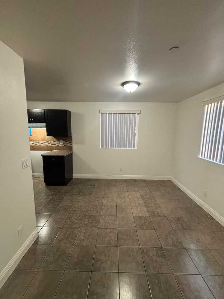 160 West 52nd Street - Photo 4 of 21