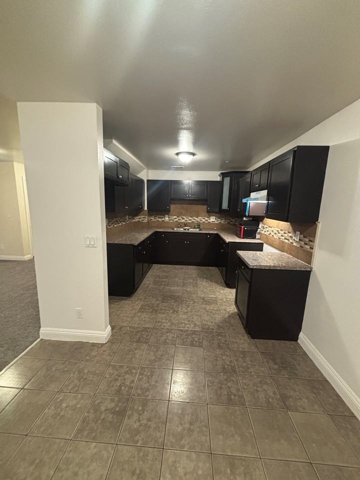 160 West 52nd Street - Photo 5 of 21