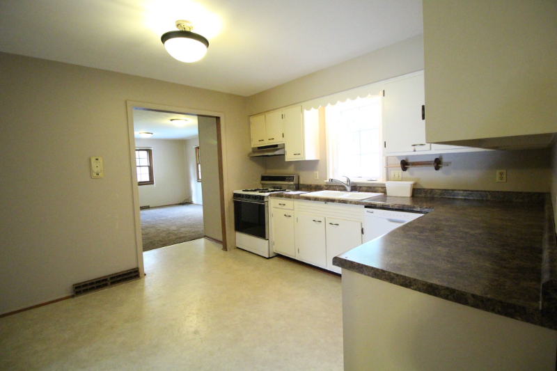 2004 N Salisbury St - Photo 4 of 4