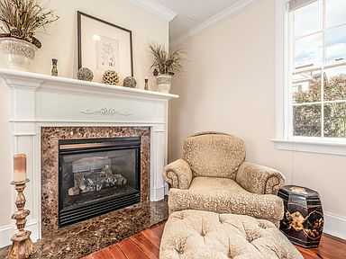 175 Wentworth St - Photo 3 of 19