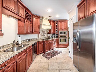 175 Wentworth St - Photo 7 of 19