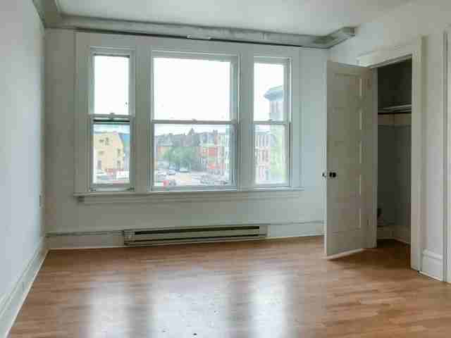 618 N 2nd St - Photo 4 of 8