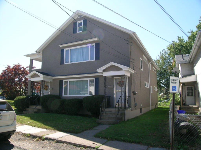 307 Warren St - Photo 2 of 3