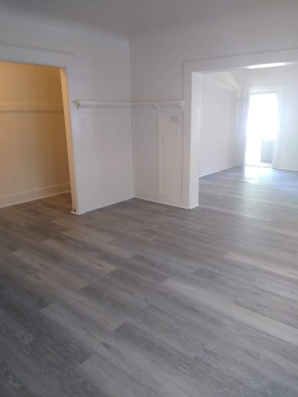 524 E Flora St - Photo 4 of 11