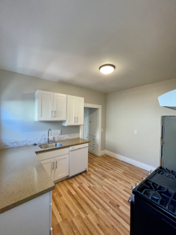 210 Frisbie St #D - Photo 5 of 10