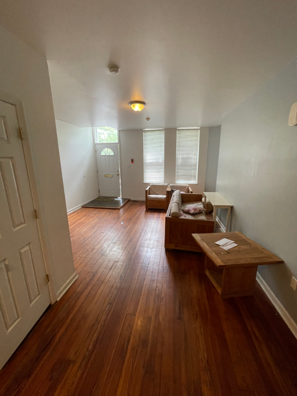 3925 Baltimore Ave - Photo 3 of 11