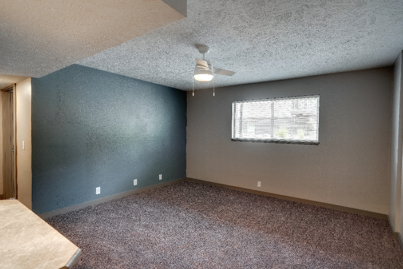 1012 Johnstown Ave - Photo 5 of 12