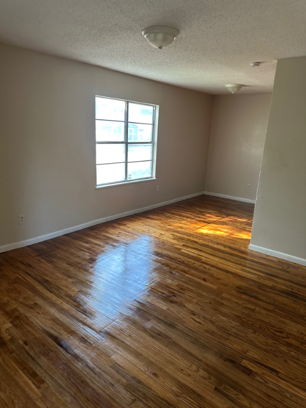 1905 Connor Ave - Photo 4 of 8