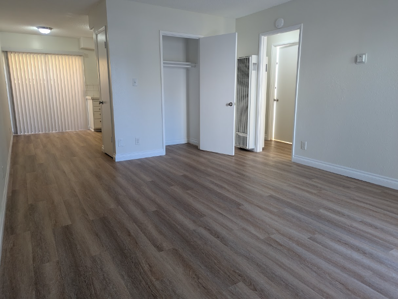 216 Melrose Dr - Photo 3 of 36