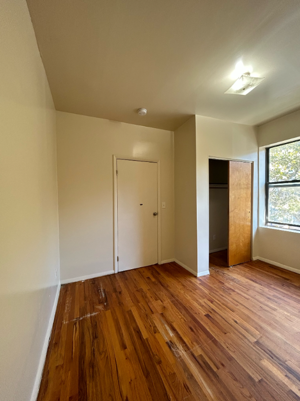 33 Storms Ave - Photo 4 of 15