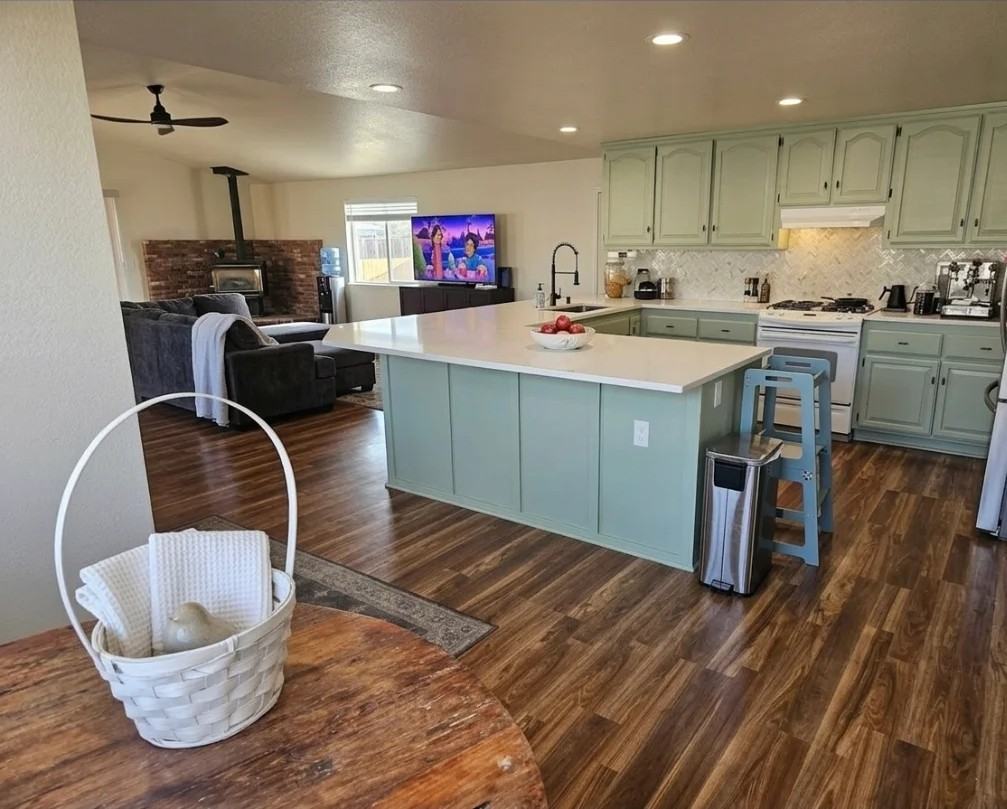 1338 Jobs Peak Dr - Photo 2 of 13