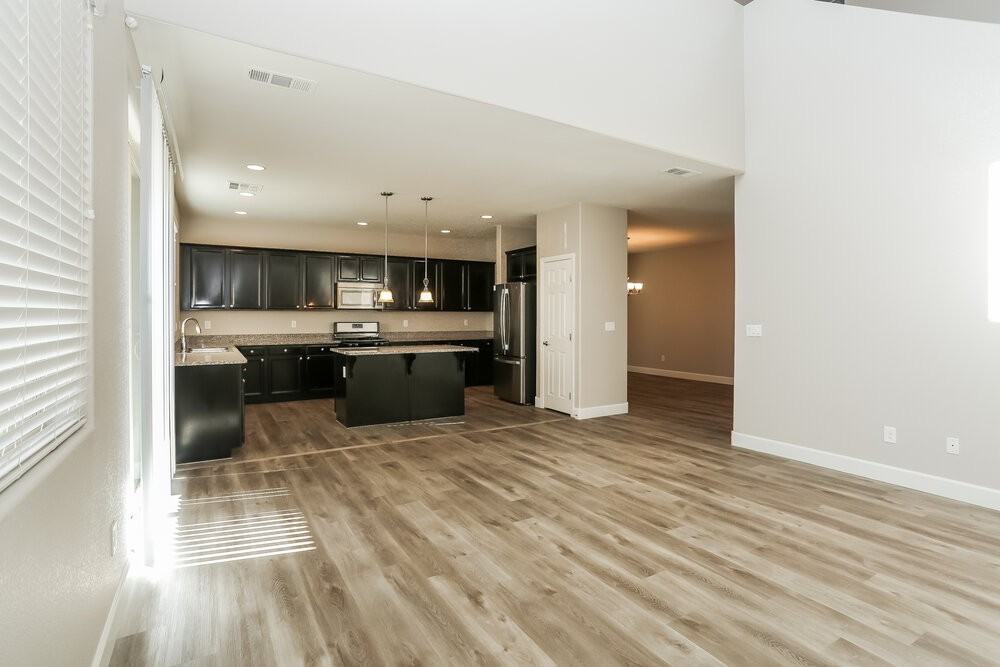 8016 Central Railroad Ct - Photo 5 of 20