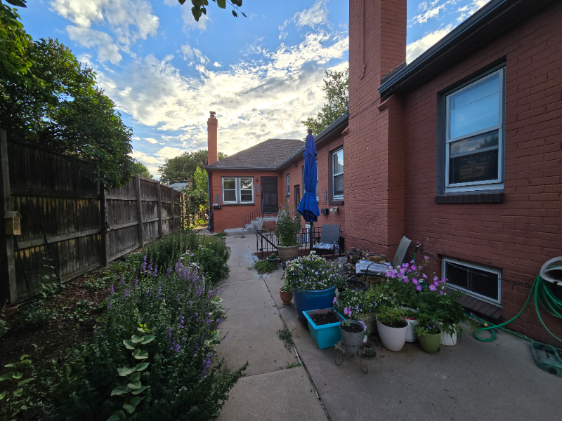 753 Bellaire St - Photo 3 of 36