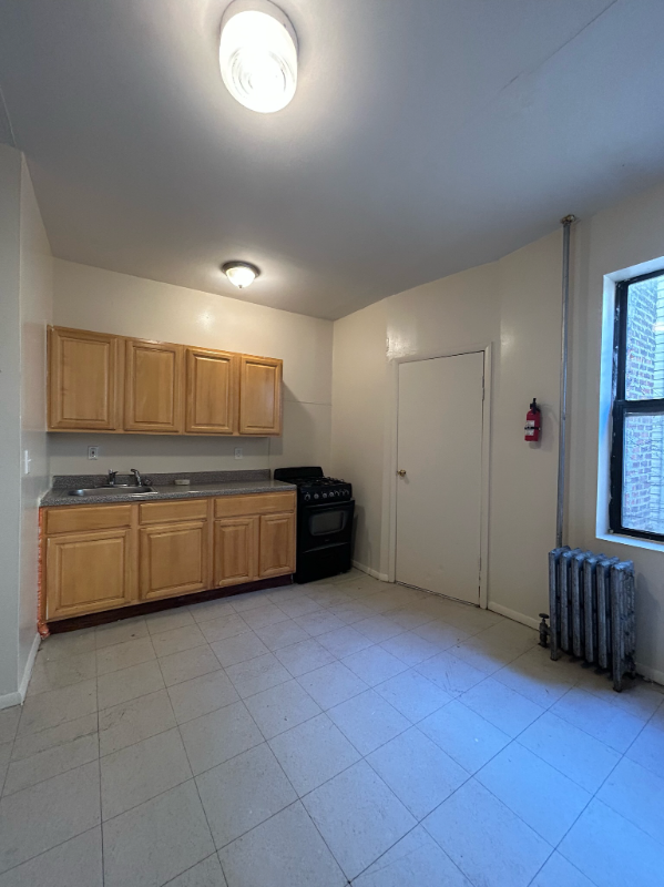 33 Storms Ave - Photo 5 of 12