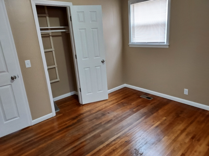 333 Grace St - Photo 6 of 11