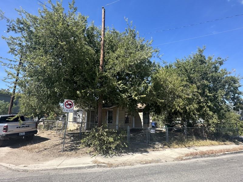 229 Grenet St - Photo 2 of 6