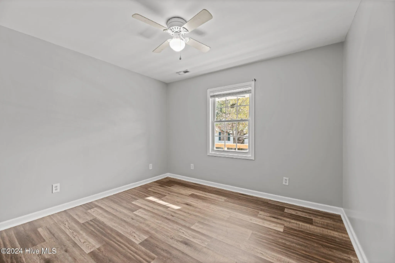 2306 Alabama Ave - Photo 4 of 16