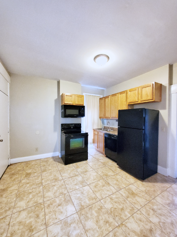1490 Michigan Ave - Photo 5 of 13