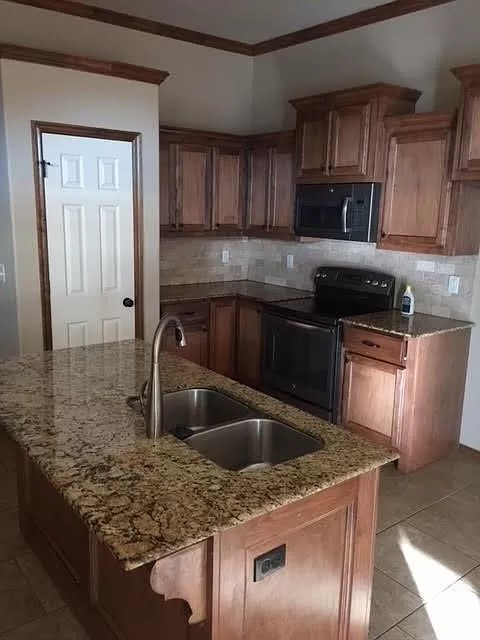 904 Sw 13th St - Photo 3 of 4