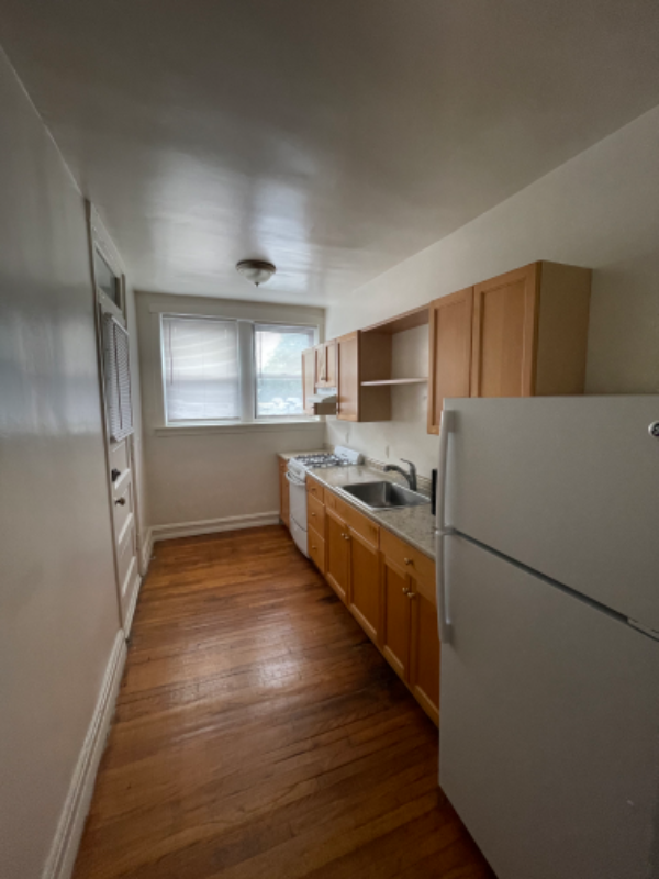 1726 W Thome Ave #2 - Photo 7 of 18