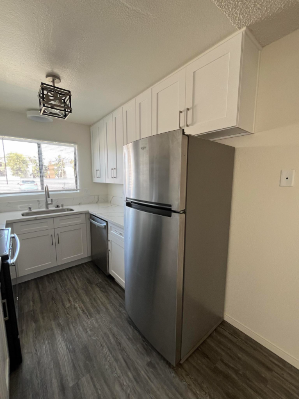 530 Graves Ave - Photo 4 of 11