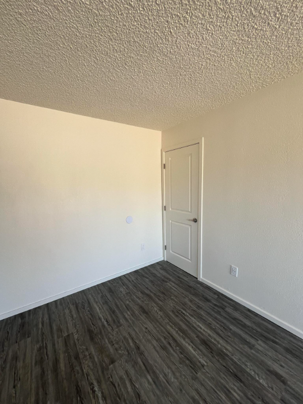 530 Graves Ave - Photo 6 of 11