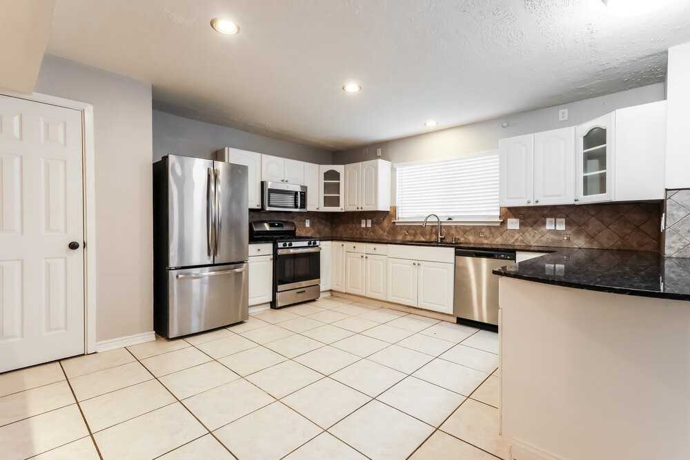 18903 Pine Trace Ct - Photo 7 of 17