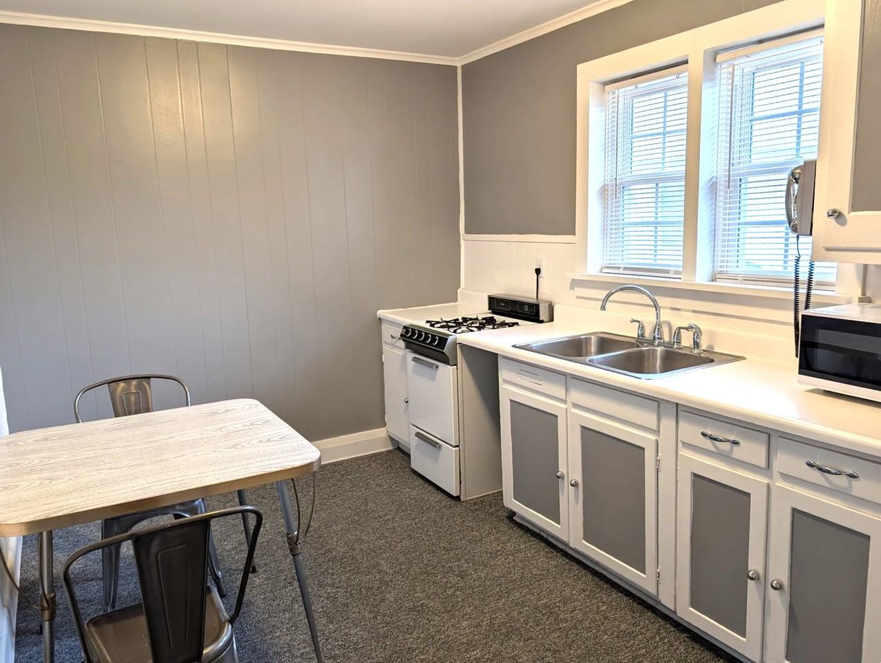 5486 Broadway St - Photo 2 of 27