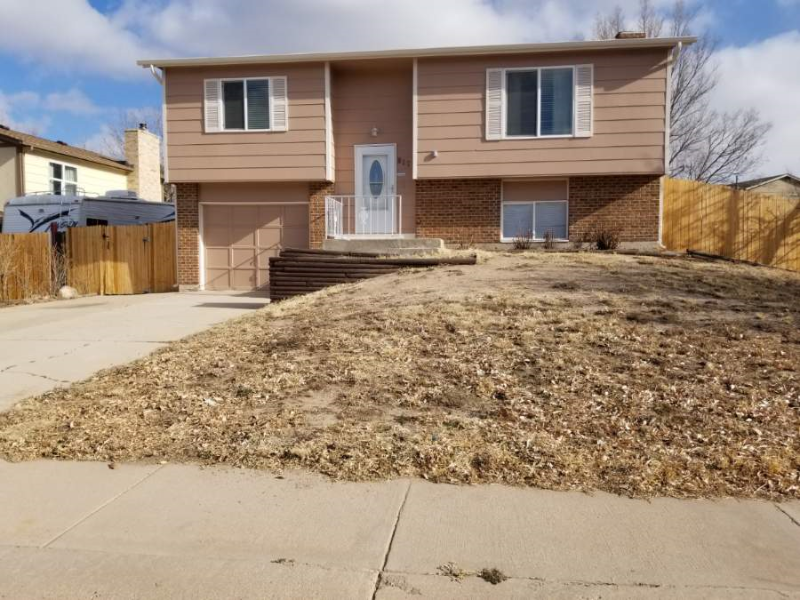 817 Badger Dr - Photo 2 of 28