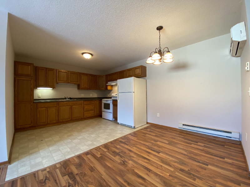 2451 Main St S - Photo 6 of 16