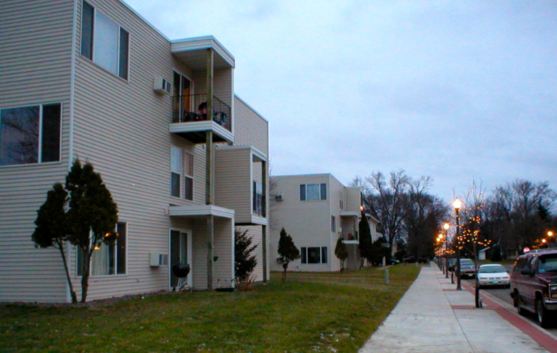 141 Birch St N - Photo 2 of 9