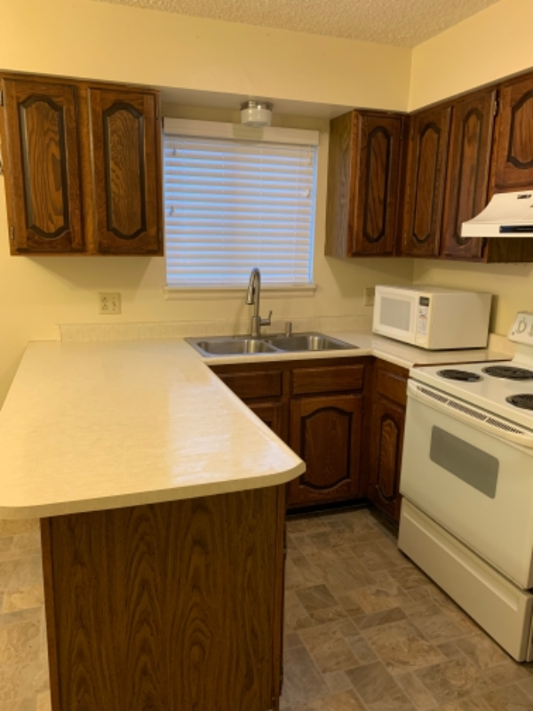 755 River View Dr - Photo 3 of 10