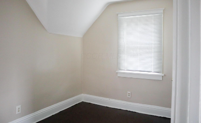 475 S Ogden Ave - Photo 3 of 8