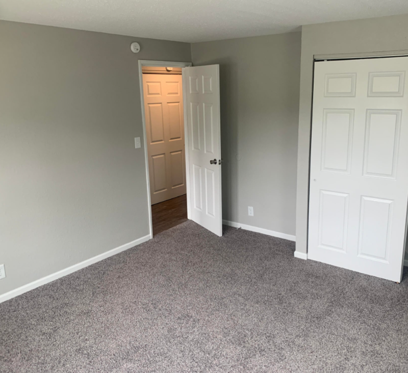 207 E 35th St #207 - Photo 3 of 5