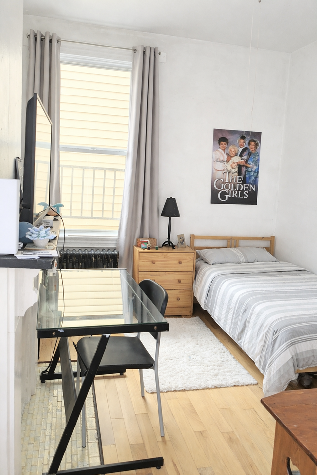 5434 Howe St ##2b - Photo 2 of 10