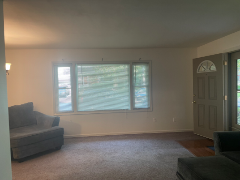 1555 Margaret Ave Se - Photo 2 of 7