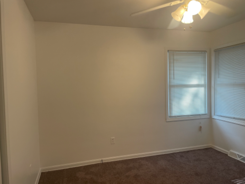 1555 Margaret Ave Se - Photo 6 of 7