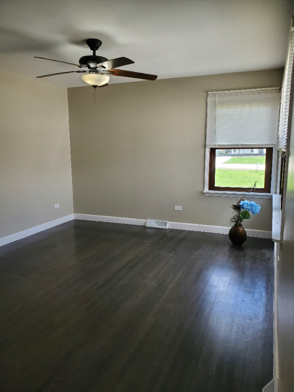 1329 Campbell Ave - Photo 4 of 13