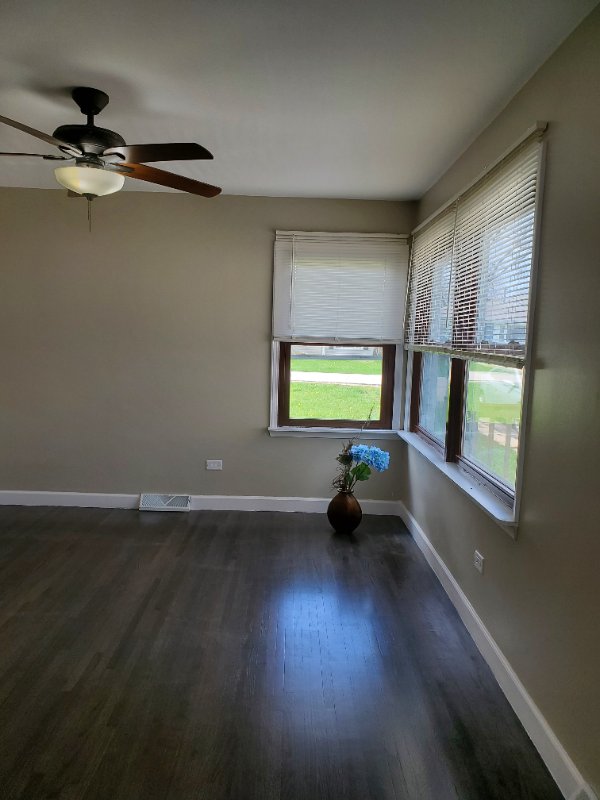 1329 Campbell Ave - Photo 5 of 13