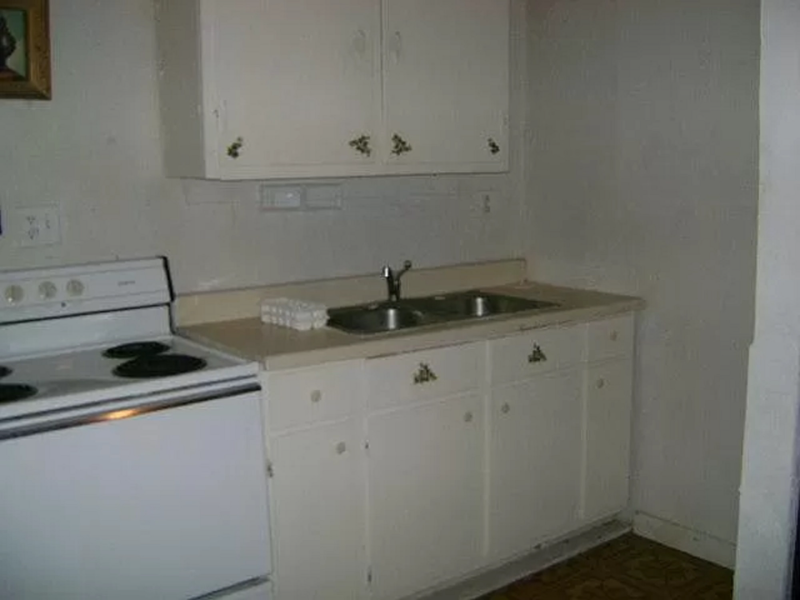 1941 Cotten Rd Apt A #A - Photo 4 of 7