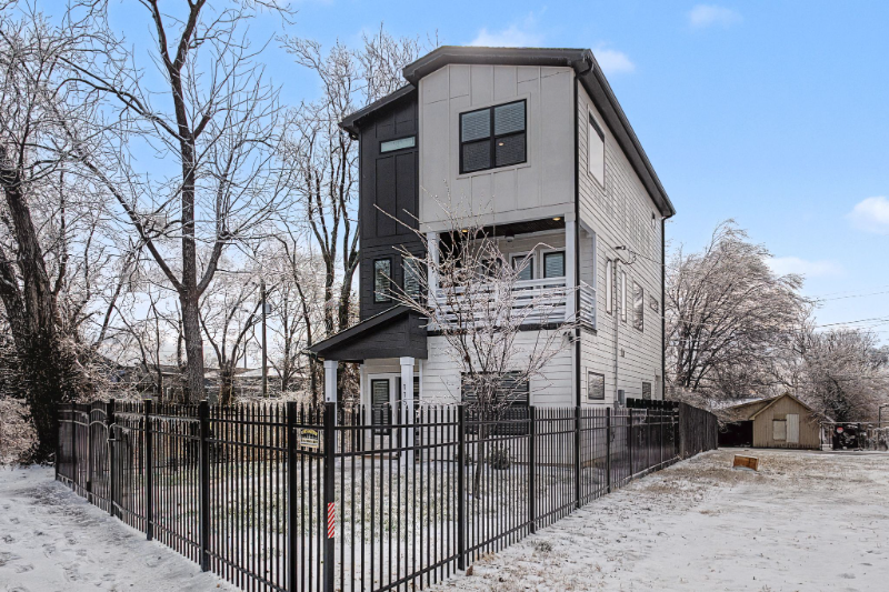 115 Green St - Photo 4 of 50