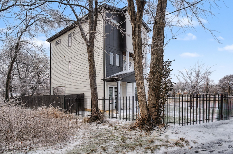 115 Green St - Photo 5 of 50