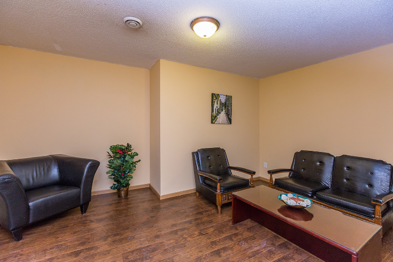 619 Snelling Ave N - Photo 7 of 19